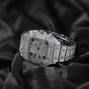 Orologio da Uomo di Lusso Personalizzato con Logo, Quadrante Quadrato 44mm in Lega e Vetro, Impermeabile, Movimento al Quarzo, Completamente Tempestato di Diamanti, Lancette Lucide 10mm - Product Image 3