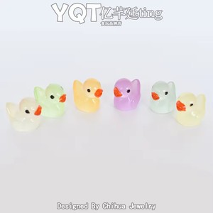 Figurines miniatures lumineuses de canards en résine multicolore les plus populaires pour le bricolage Fée Jardin Paysage Maison de poupée Slime Charms - Product Image 4