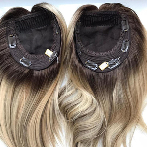 Topper per capelli con <span class=keywords><strong>Base</strong></span> in seta 100% pezzo di capelli umani europei vergini Clip ebrea di colore biondo in Topper con parte superiore in seta - Product Image 4