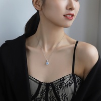Collier pendentif classique et élégant en argent sterling S925 avec moissanite colorée certifiée GRA, taille ronde 1 carat VVS1, pour femme