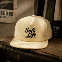 Gorras de Lujo Originales de Pana Crema con Cierre a Presión, Bordado Estético Discreto, Gorra Curada de Boutique