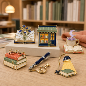 เข็มกลัดเคลือบลายหนังสือสุดน่ารักสำหรับคนรักหนังสือ - Product Image 1