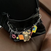 Sac de haute qualité JS, adorable porte-clés en peluche moelleuse en forme d'ours en peluche, breloques suspendues, chaîne de sac à main argentée avec pendentifs en forme de dés et de baseball