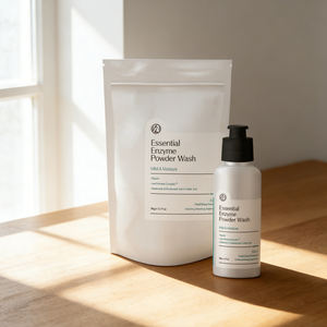 Nettoyant en poudre enzymatique à usage quotidien par V21, offre une exfoliation douce et un nettoyage en profondeur pour les peaux grasses et mixtes, réduit les pores - Product Image 3