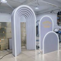 Arche de fond d'événement 3D blanche personnalisée avec effet ondulé, décoration de fond de mariage, fournitures avec support d'arche en acrylique PVC, nouvelle arrivée