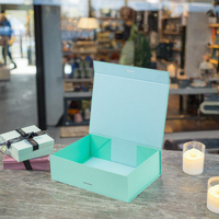 Boîte cadeau magnétique menthe pastel avec couvercle rabattable et carton recyclable, impression personnalisée pour l'emballage de produits cosmétiques en détail