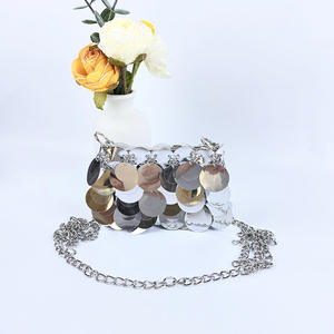 Borsa <span class=keywords><strong>da</strong></span> <span class=keywords><strong>Sera</strong></span> Piccola di Lusso Trendy 2026 per Donna, in <span class=keywords><strong>Oro</strong></span>, Intrecciata a Mano con Paillettes Lucide, Tracolla con Cerniera - Product Image 3