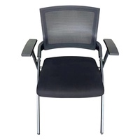 Le fabricant produit des chaises de formation ergonomiques pliantes avec un matériau en maille pour les salles de conférence, les bureaux et les réunions du personnel.