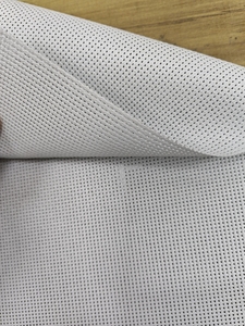 Tissu en maille <span class=keywords><strong>enduit</strong></span> de PVC résistant aux UV, imprimé recto-verso, imperméable et antistatique pour les enveloppements d'échafaudages, les façades de bâtiments et les clôtures - Product Image 1