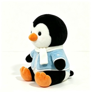 Pingouin en peluche personnalisé pour enfants, compagnon de nuit doux, pingouin de la forêt enchantée d'hiver, pingouin flocon de neige en peluche - Product Image 1