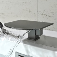 Robinet de baignoire gris anthracite à 3 trous, montage sur pont, bec cascade large et plat, levier carré, avec douchette à main incluse