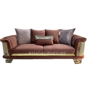 Sofá de Tela de Tres Plazas para Sala de Estar, con Patas de Acero Inoxidable y Brazos Enrollados - Product Image 1