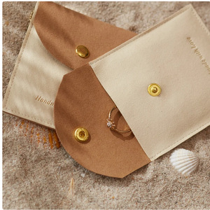 Sac de rangement pour bijoux de style coréen, sac de rangement pour bagues, colliers et boucles d'oreilles en microfibre bicolore, sac à bijoux haut de gamme avec fermoir à pression. - Product Image 1