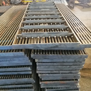 <span class=keywords><strong>Barre</strong></span> de roulement extérieure de 5mm d'épaisseur en acier inoxydable galvanisé Caillebotis en acier robuste Couvercle de tranchée Certificat CE ISO - Product Image 6