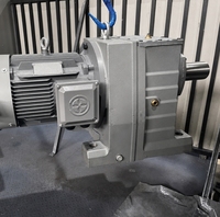 Boîte de vitesses à engrenages hélicoïdaux en fonte GOLDGUN 1,1 kW série R37 pour équipement industriel