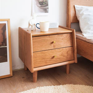 Mesita de Noche Nórdica de Madera Maciza de Cerezo con Dos Cajones para Almacenamiento, Mueble de Dormitorio - Product Image 1