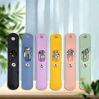 Qcyn Y181 – Kit de nettoyage d'oreilles en acier inoxydable et PU, portable, avec porte-clés, gratte-oreilles spiralé et cuillère à ressort pour l'élimination du cérumen
