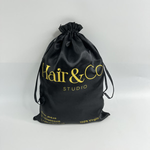 Pochettes en satin noir avec logo personnalisé, impression dorée, sacs en satin de soie pour perruques, extensions de cheveux, emballage pour salon de beauté, sacs cadeaux - Product Image 2