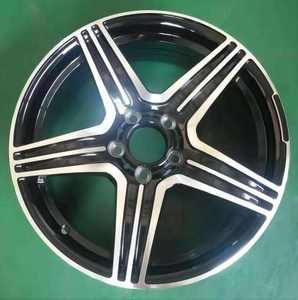 Jante en alliage d'aluminium véritable LHXT YX620 de 17 pouces, 5x112, 5 branches, noir brillant avec finition usinée, pour Mercedes-AMG - Product Image 4
