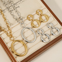 Collier Pendentif Ovale Géométrique Creux Minimaliste Étanche CLIORO et Ensemble de Boucles d'Oreilles Ovales Entrelacées pour Femme