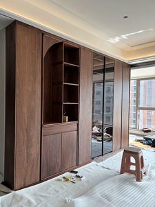 Armoire sur mesure en bois massif de luxe léger pour chambre à coucher, entrée, armoire à chaussures, vestiaire - Armoire avec éclairage LED de Chine - Product Image 3