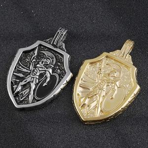 Collar de Hombre con Colgante de Acero Inoxidable Fundido con Cruz de Ángel Sagrado Guerrero Punk Hip Hop de Moda al por Mayor - Product Image 3