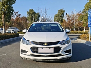 Chevrolet <span class=keywords><strong>Cruze</strong></span> Хэтчбек 320 - Автоматическая коробка передач с люком, 1.5 л, бензин, компактный автомобиль, 5-местный, передний привод - Product Image 2