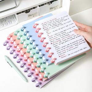 Biểu tượng tùy chỉnh OEM \ ODM dịch vụ bìa cứng A5 Kích thước <span class=keywords><strong>Made</strong></span> <span class=keywords><strong>PP</strong></span> chất liệu nấm snap-phong cách Loose-Leaf máy tính xách tay (4 cái) - Product Image 2