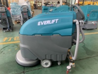 Balayeuse de Rue Électrique Prix Économique Nouveau Modèle Laveuse de Sols Autoportée Balai Laveur Autonome
