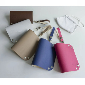 Bolsa de almacenamiento de mascarillas de cuero estilo japonés y coreano, clip para mascarillas de PU, funda de cuero, caja de almacenamiento de mascarillas portátil con llavero, estuche para mascarillas. - Product Image 4