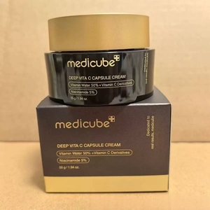 Crema Viso Idratante Medicube Bosman Private Label con Vitamina <span class=keywords><strong>C</strong></span> Profonda in Capsule Dorate e Liposomi per la Cura della Pelle e Contro le Rughe - Product Image 1