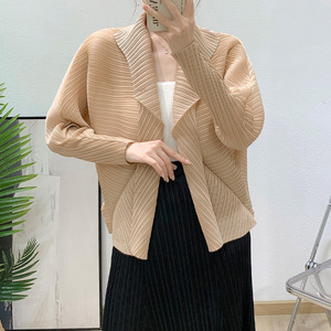 Chaqueta Corta Primavera 2025 con Diseño Arrugado para Mujer, Trajes de Negocios Holgados, Diseño sin Botones con Pliegues, Cárdigan Tejido Antiarrugas - Product Image 4