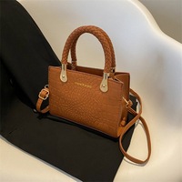 Vente en gros de sacs à main carrés pour femmes sac tendance 2024 sac à bandoulière unique rétro portable décontracté pour femmes