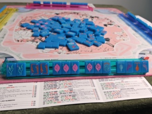 Juego de Mahjong Americano de una Sola Capa, Azul Celeste, Medusa, Joker, Libélula, 1-Bam, Plumas, Amantes de la Botánica, Reunión en el Jardín - Product Image 3