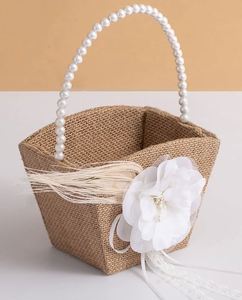 ตะกร้าถืองานแต่งงานสไตล์เรียบง่ายประดับดอกไม้ ผ้ากระสอบป่าน พร้อมไข่มุก - Product Image 3