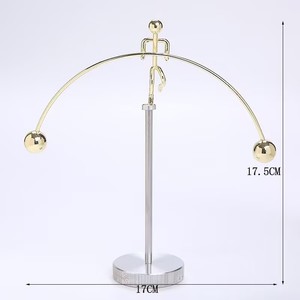 <span class=keywords><strong>Haltérophilie</strong></span> Iron Man Balance Ball Swinging Man Ornements de bureau Cadeau de vacances - Product Image 2