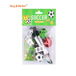 Nouvel ensemble de jouets de fête sur le thème du football avec jeu de devinettes de football, tampon à claquer pour les faveurs de fête de football, fournitures 12 pièces - Product Image 4