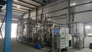 bibo 1m2 Stainless Steel Wiped Film Molecular Distillation Unit Sanitary Food Grade with <b>Pump</b> and Bearing Core Components - Product Image 2