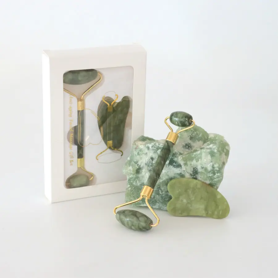 Etiqueta privada genuína natural nephrite facial verde jade rosto rolo e gua sha massager conjunto