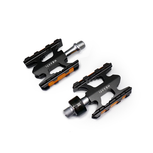 Pédales à dégagement rapide Hexati côté gauche, 275,5 g, corps en composite de nylon avec axe en acier chromoly, réflecteurs de sécurité inclus - Product Image 1
