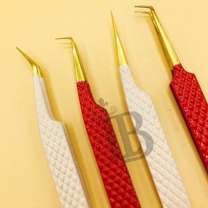 Meilleures ventes : Pince à épiler pour extensions de cils en vison, en acier inoxydable durable, avec logo, offre prix de gros, pointe dorée, prise en main ferme - Product Image 1