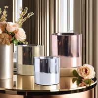 Pot en céramique électroplaqué moderne Kit de jardinière de fleurs Design de salon Fonction pratique Décor de bureau à domicile Boîtes d'emballage à usage hôtelier