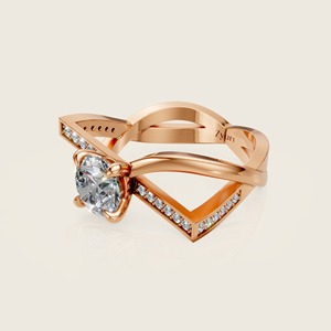 Sofisticado anillo de bodas de Reina con detalles intrincados y estilo clásico, ideal para novias que buscan elegancia real - Product Image 3
