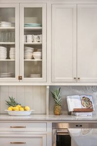 Armoires <span class=keywords><strong>de</strong></span> <span class=keywords><strong>cuisine</strong></span> en bois personnalisées Cavio, prix d'usine, portes vitrées, style Shaker, avec option éclairage <span class=keywords><strong>LED</strong></span> et îlot - Product Image 6