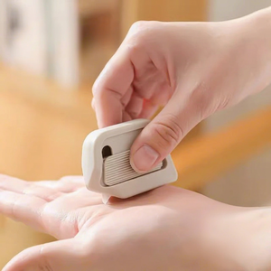 Mini Magnetic Portable <b>Box</b> Opener 6cm Plastic Safety Knife for Unpacking Cardboard Parcels with Auto Retractable Blade - Product Image 1