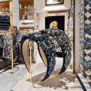 Serre-tête large rétro de luxe pour femme, style baroque avec fleur en cristal bleu brillant et strass - Product Image 3