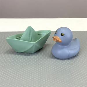 Jouet de bain amusant pour bébé, animaux de dessin animé en silicone souple, bateau flottant empilable en forme de canard en caoutchouc - Product Image 4