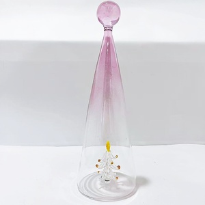 Décoration en verre borosilicate esprit de Noël soufflé à la main-Ornement en forme de cône avec mini arbre de Noël fermé - Product Image 1