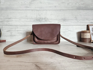 Petit sac à main en cuir pour femme, sac bandoulière personnalisé, sac à main artisanal, sac à bandoulière, sac à main mignon en cuir, cadeau pour elle - Product Image 1