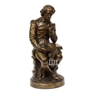 Sculpture de poète en métal de jardin, bronze, William Shakespeare avec un livre, statue - Product Image 1
